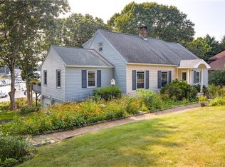 3 Rocky Point Rd, Old Saybrook, CT 06475