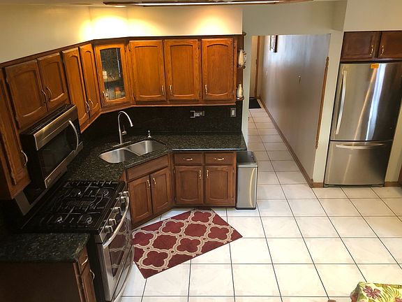 4th image of 8013 Hillcrest Ln