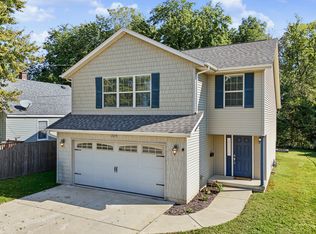 823 31st St, Bettendorf, IA 52722