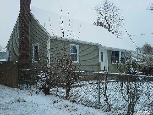 2nd image of 114 E Pennywood Ave