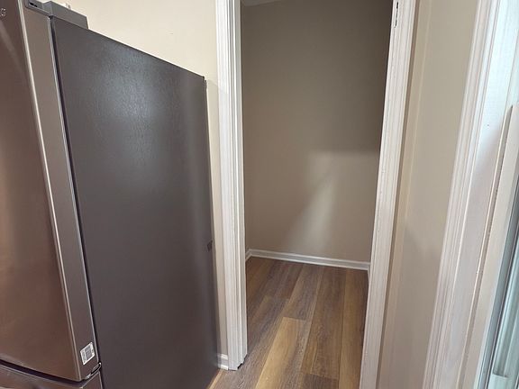 5th image of 153 Oxford Ave #1