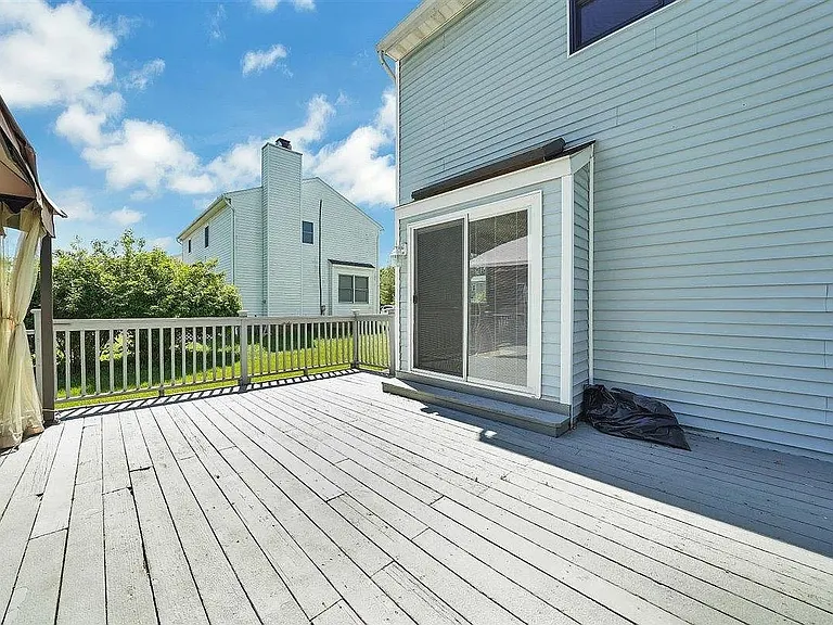 54 Capital Dr — Photo 8
