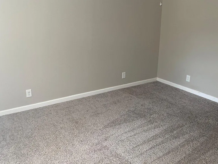 1114 Cedarhill Ct — Photo 11