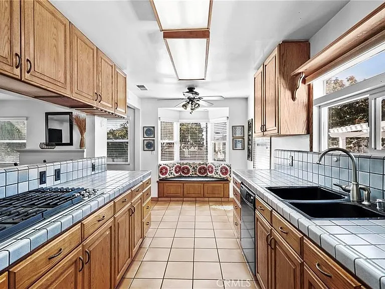 810 N Maria Ave — Photo 7