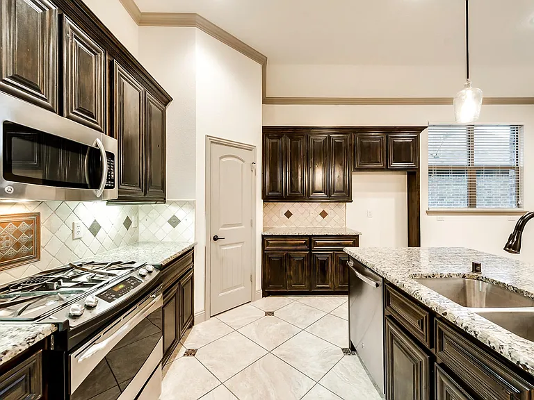 1025 Dunhill Ln — Photo 11
