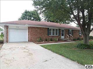1st image of 823 Maplewood Dr
