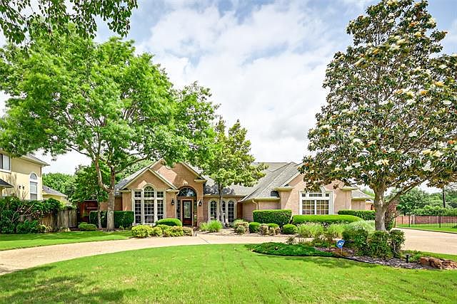 1st image of 11 Glen Abbey Ct