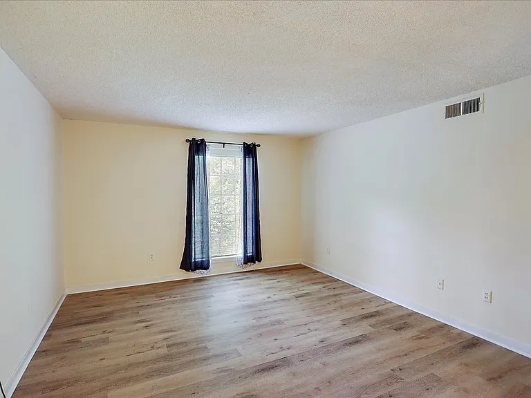 1140 Greymont Ave — Photo 11