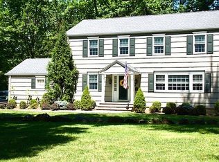 30 Linden Dr, Basking Ridge, NJ 07920