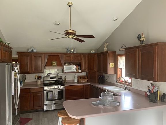 2nd image of 1002 E Lake St