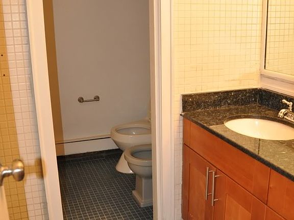 4th image of 210 E 32nd St APT 1A