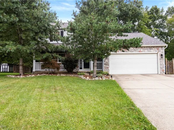 6238 Oak Tree Dr N, Lorain, OH 44053