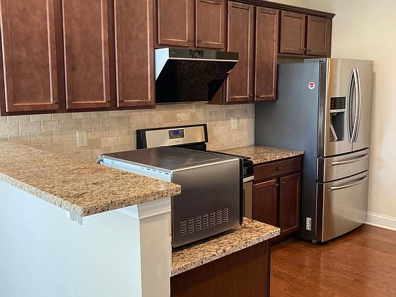 4th image of 4610 Woodbine Way