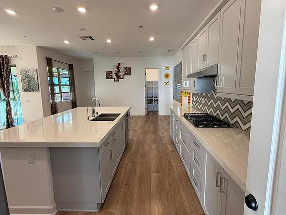 4th image of 697 Westbrook Loop