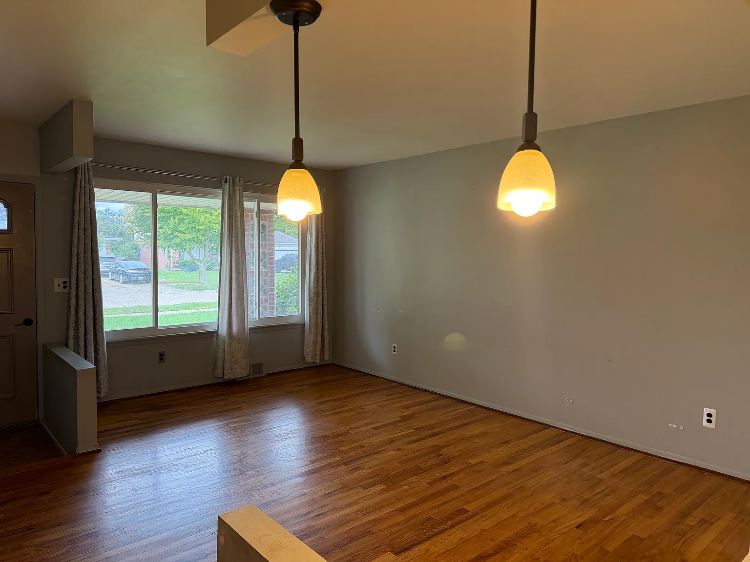 3 bed, 1.5 bath, 1436 sqft, $2,300 — Photo 4