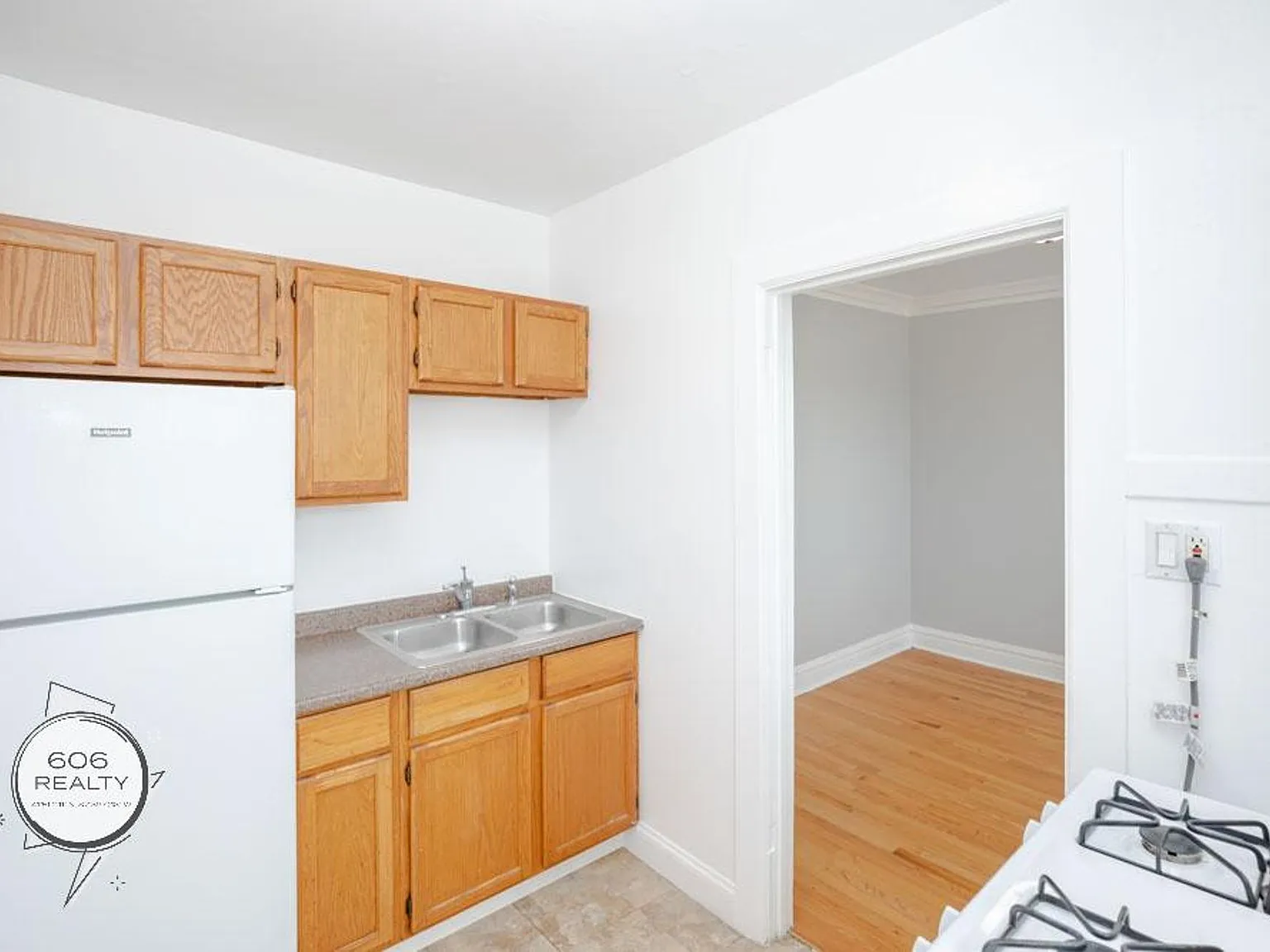 Bright and Sunny Cicero apartments! — Photo 3