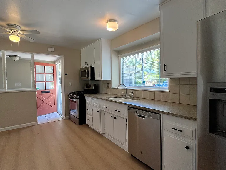5564 Yale Dr — Photo 10