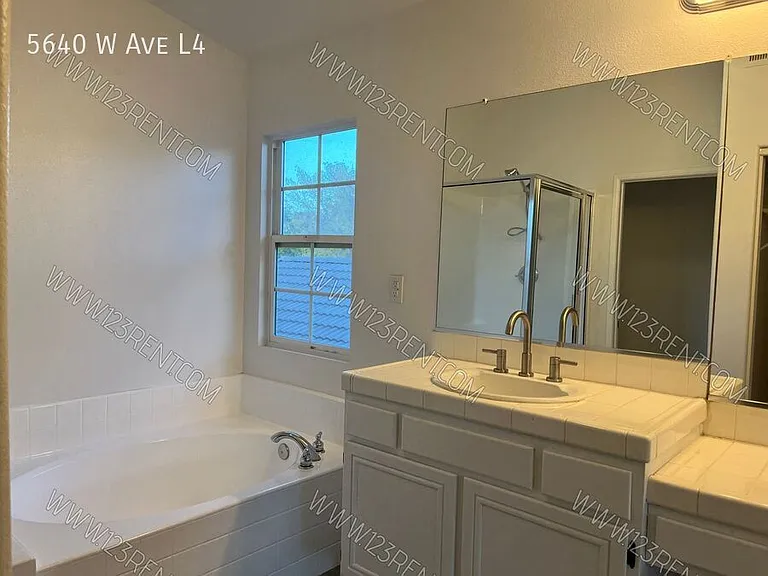 5640 W Avenue L4 — Photo 24