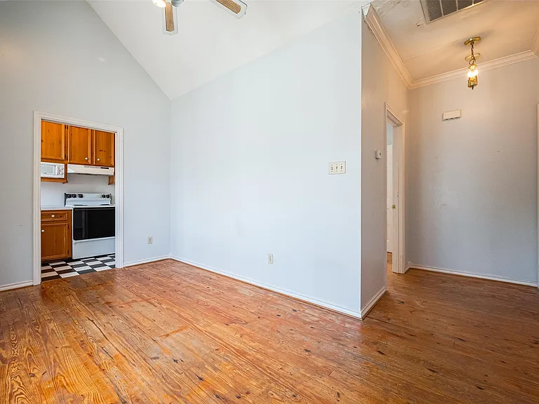 1111 Banks St #6 — Photo 12