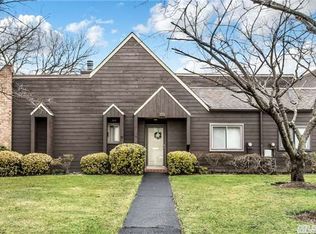 114 Southgate Cir, Massapequa Park, NY 11762