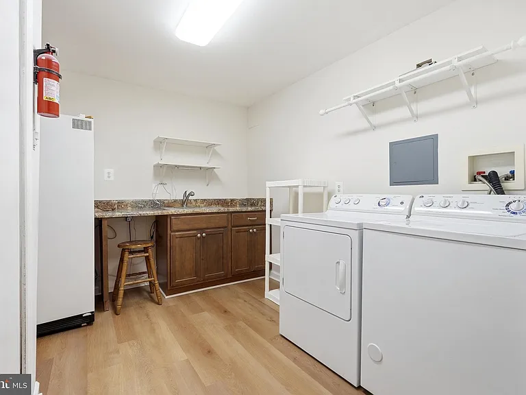 7691 Northern Oaks Ct — Photo 30