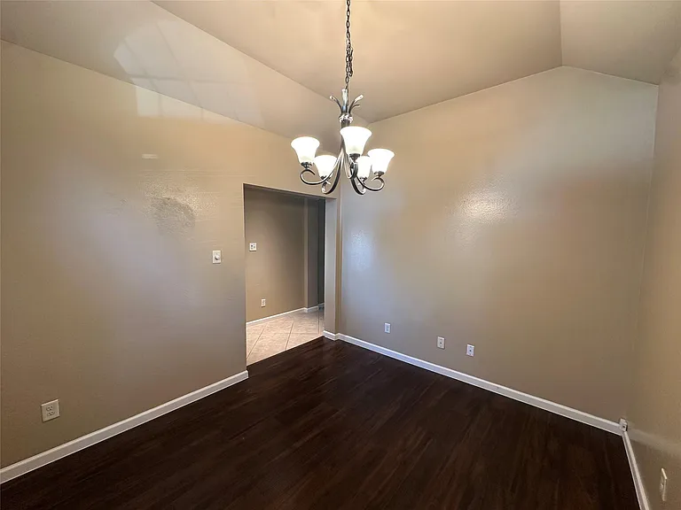 27511 Gatlin Ln — Photo 4
