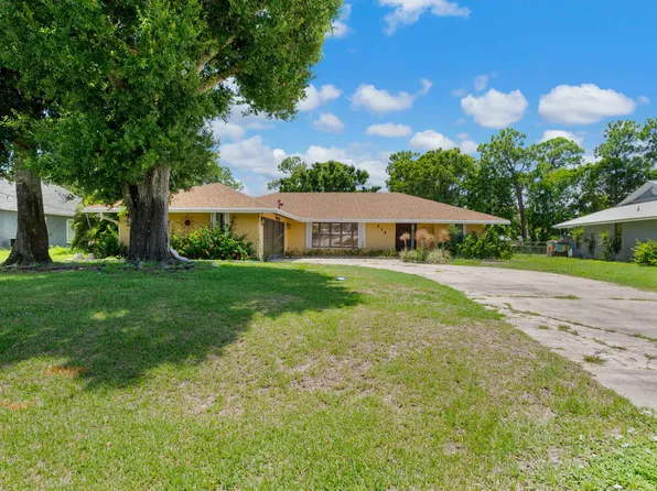 519 SE Calmoso Drive, Port St Lucie, FL 34983