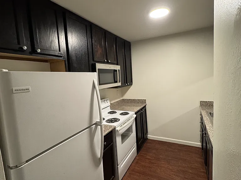 300 Lozes Ave #903 — Photo 8