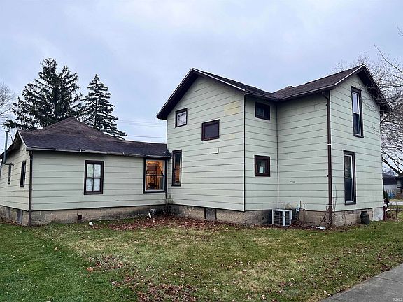 3rd image of 109 N Canal St