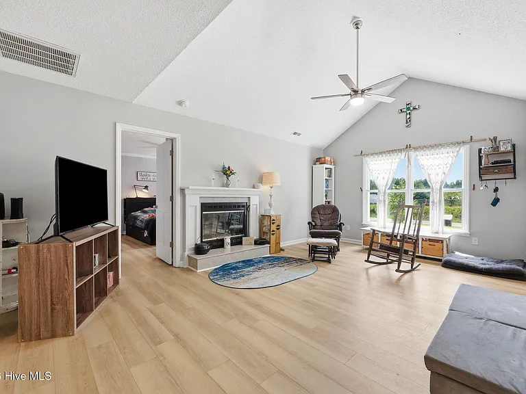 552 Swansboro Loop Rd — Photo 9