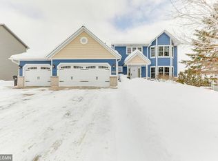 2990 Carey Heights Dr, Saint Paul, MN 55109