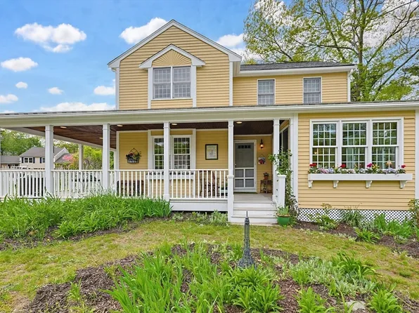 35 Grace Mdws, East Taunton, MA 02718