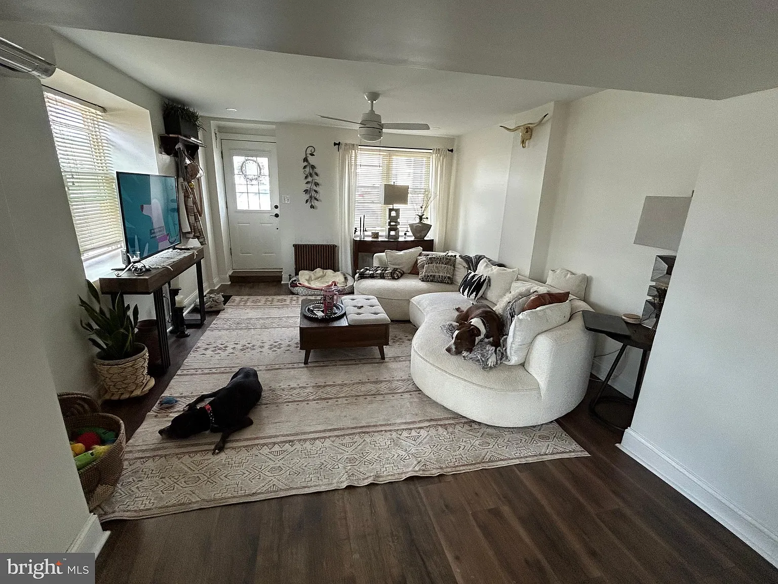 4 bed, 1.5 bath, $3,050 — Photo 2