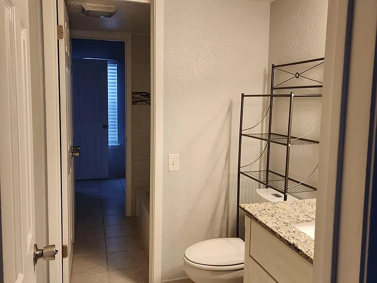 11710 Southlake Dr #6 — Photo 14