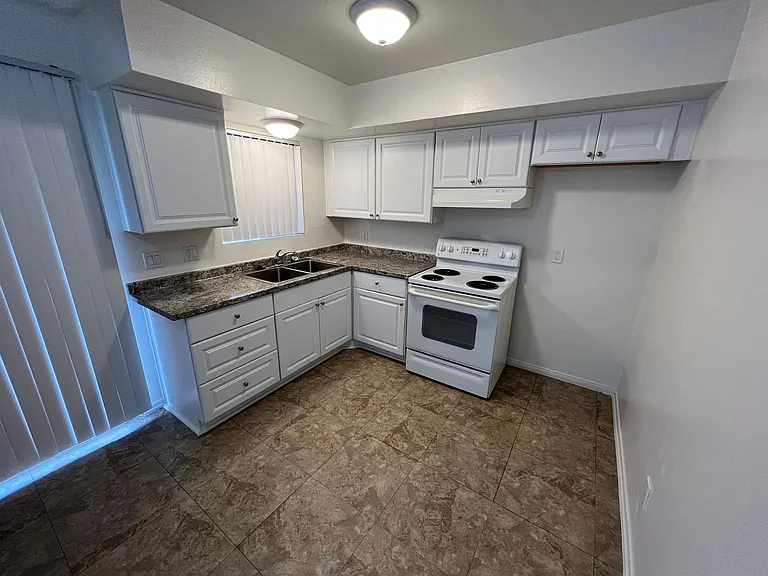 25283 Shepardson Dr — Photo 7