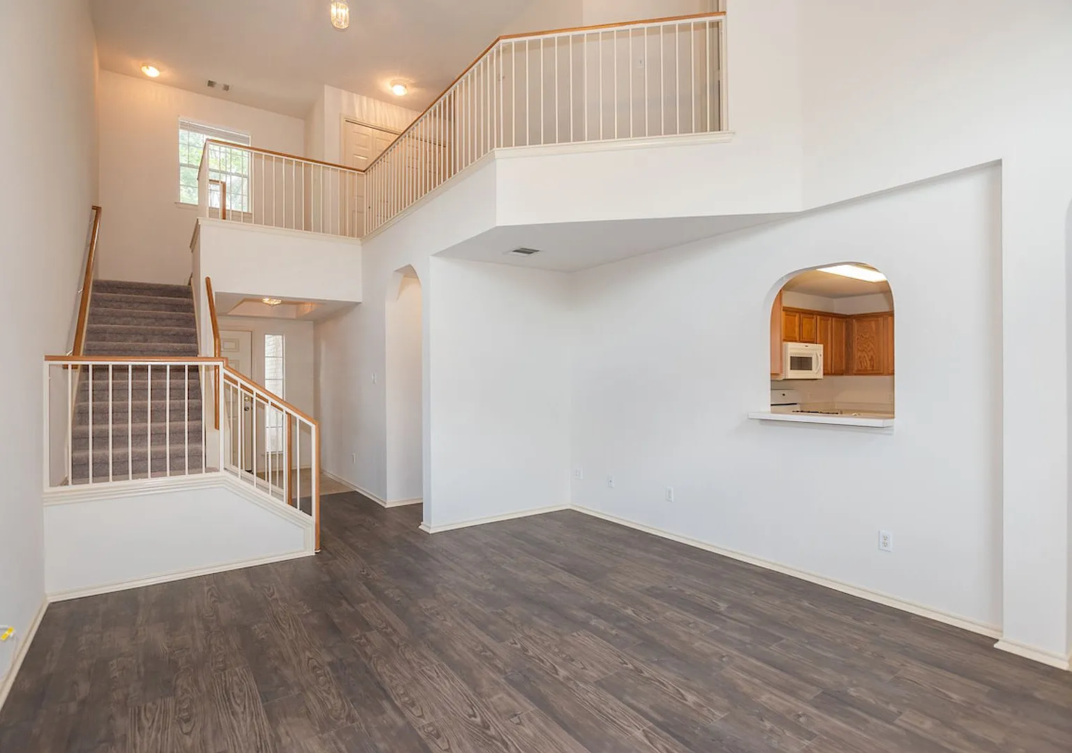 Spacious Two Story Three Bedroom Home in South Austin — Photo 2