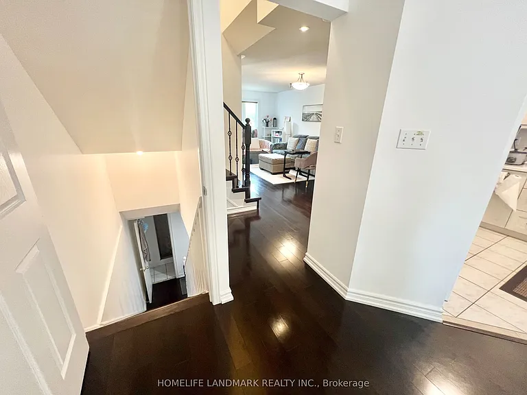 8 Baffin Ct — Photo 5