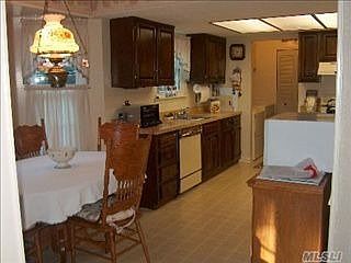 3rd image of 20 Fireplace Dr