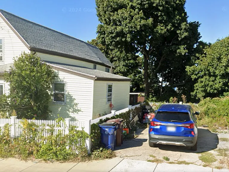 52 Crest Ave — Photo 2