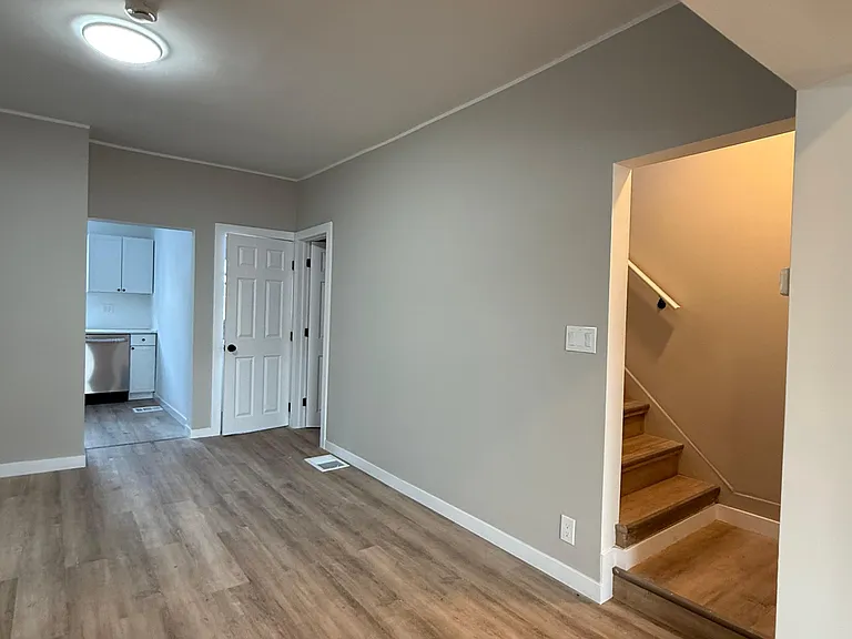 953 Roup Ave — Photo 7