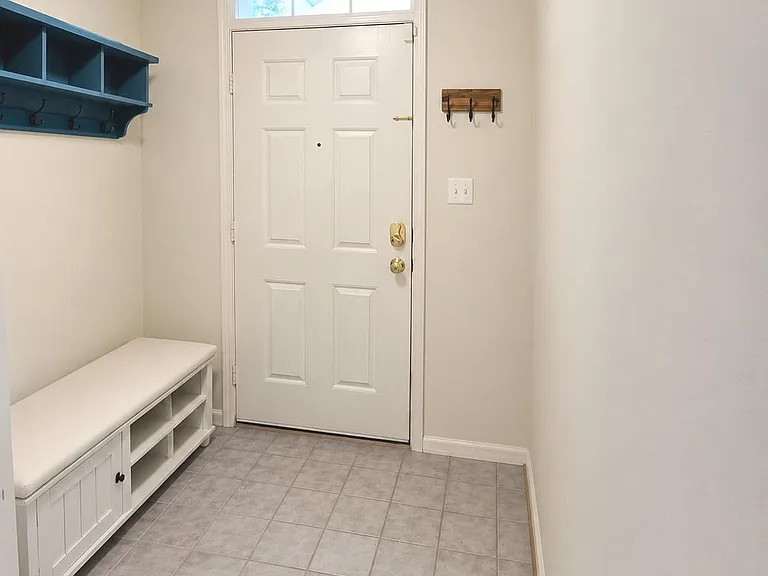 4921 Kilburn St — Photo 2