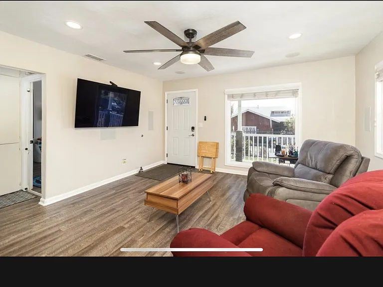 2840 Olive St — Photo 3