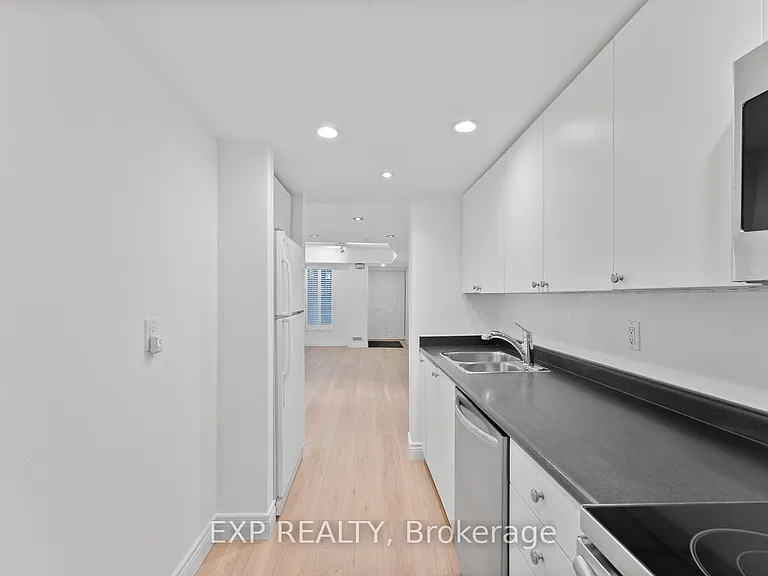 12 B Portland St #Townhouse B — Photo 13