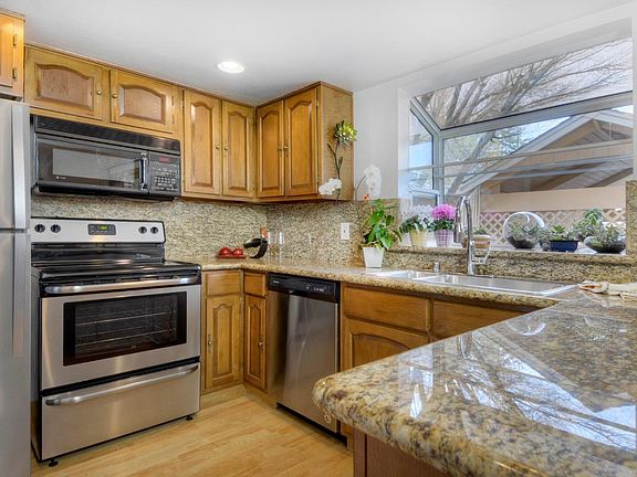 5th image of 32 Saw Mill Ct
