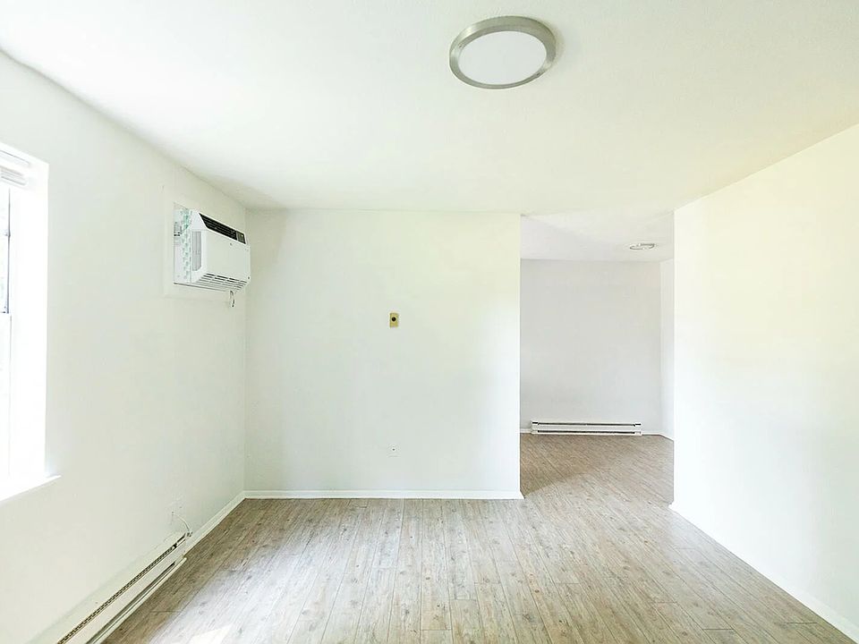1st image of 409 Lily St #17