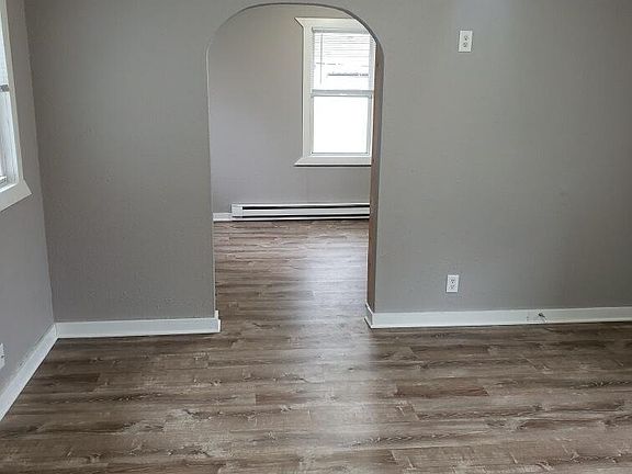 5th image of 44 Cherry St N