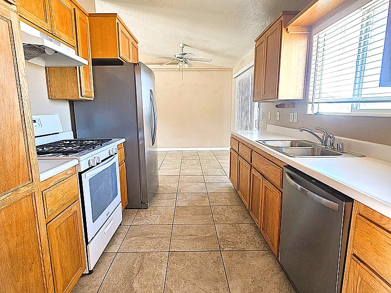 8221 E Ave — Photo 5