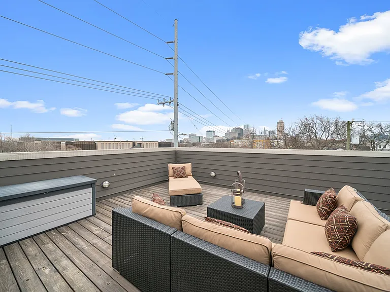 900 Phillips St — Photo 26