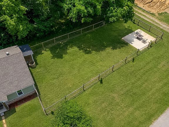 2nd image of 719 Kellum Ln