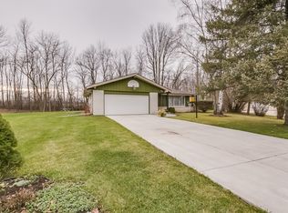 N74W17556 Sunny Cir, Menomonee Falls, WI 53051